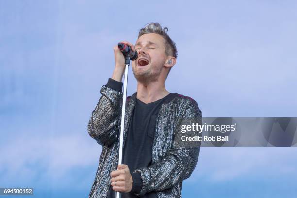 Tom Chaplin, the vocalist of Keane, performs a solo set on day 3 of The Isle of Wight festival at Seaclose Park on June 10, 2017 in Newport, Isle of...