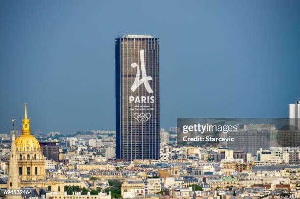 montparnasse tower in paris, france - bairro de champs elysées imagens e fotografias de stock