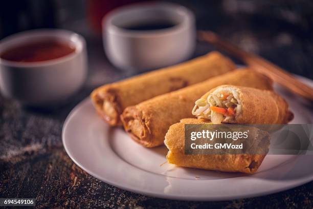 frühlingsrollen - frühlingsrolle stock-fotos und bilder