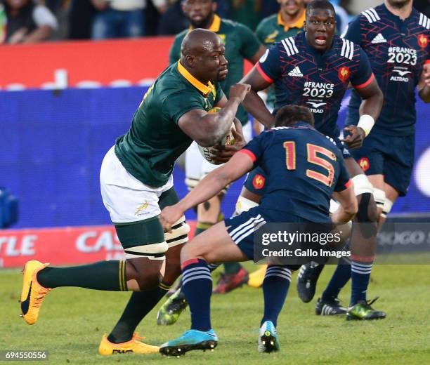 Teboho Mohaje of the Springboks and Brice Dulin of the French during the Castle Lager Incoming Series 1st Test between South Africa and France at...