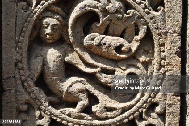 an intricate sculpture depicting hindi deities at the harshat mata temple in the village of abhaneri, rajasthan, india - abhaneri fotografías e imágenes de stock