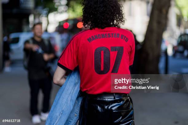 Guest wearing a jersey of Manchester United during the London Fashion Week Men's June 2017 collections on June 10, 2017 in London, England.