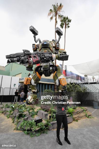 Gaby Sigler of Yuma, AZ poses for a selfie with a 'Titanfall 2' statue during the Electronic Arts EA Play event at the Hollywood Palladium on June...