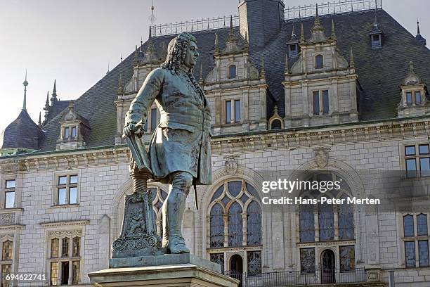 haendel statue, market square, halle an der saale - halle stock pictures, royalty-free photos & images