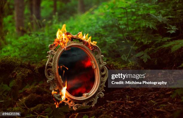 burning mirror - literature fotografías e imágenes de stock