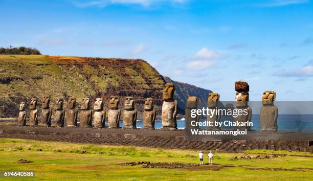 the 15 moais at ahu tongariki - easter isalnd. - easter_island stock pictures, royalty-free photos & images