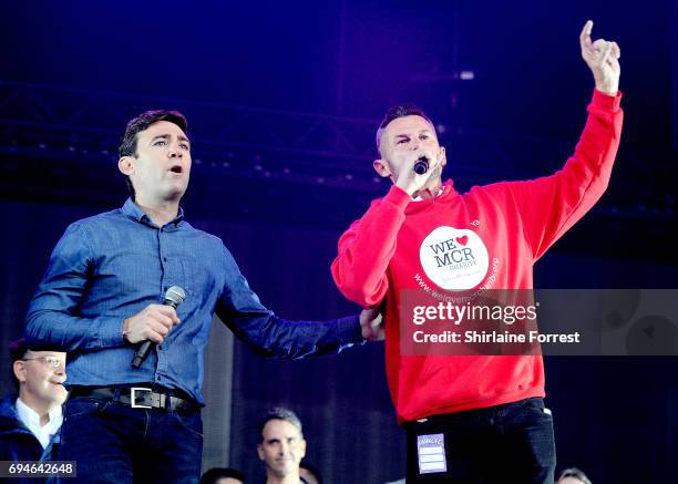 Mayor of Manchester Andy Burnham address the crowd giving a speech for strength regarding the Manchester attack, before leading 'one minute of noise'...