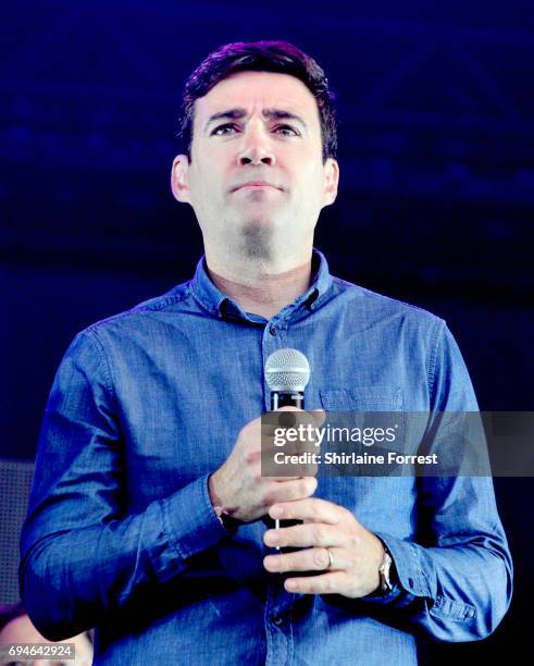 Mayor of Manchester Andy Burnham address the crowd giving a speech for strength regarding the Manchester attack, before leading 'one minute of noise'...