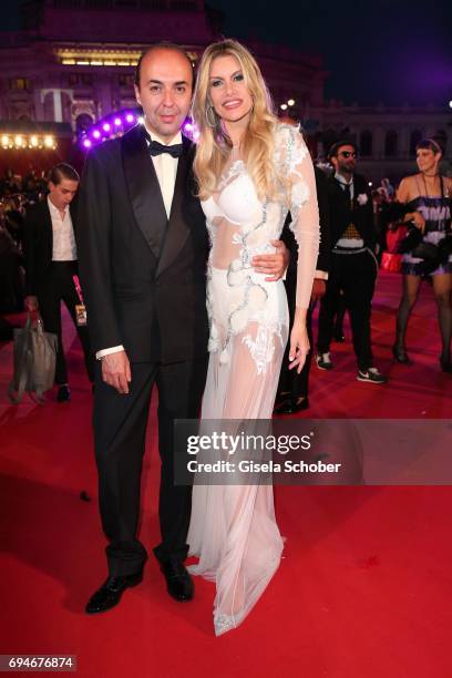 Fashion designer Francesco Scognamiglio and Susan Holmes McKagan, wife of Duff McKaga, member of the band Guns'N'Roses during the Life Ball 2017 at...