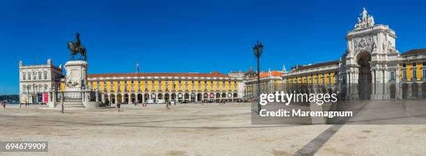 baixa district, view of commerce square - praça do comércio fotografías e imágenes de stock