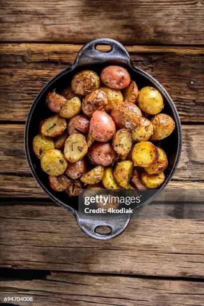 pan fried yukon gold potatoes with herb in cast iron - yukon gold potato stock pictures, royalty-free photos & images
