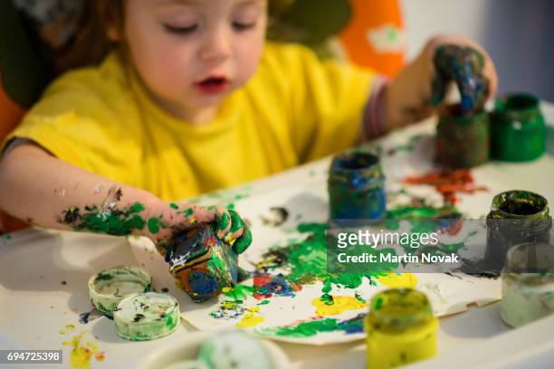little girl painting with fingers - baby paint hand imagens e fotografias de stock