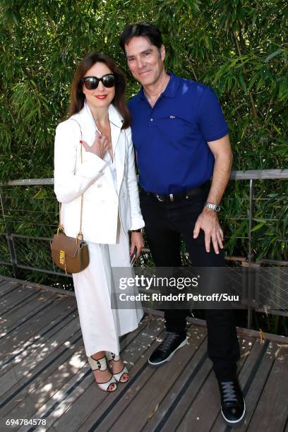 Actors Elsa Zylberstein and Thomas Gibson attend the Men Final of the 2017 French Tennis Open - Day Fithteen at Roland Garros on June 11, 2017 in...