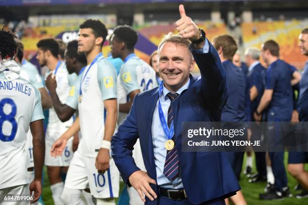 England's coach Paul Simpson celebrates winning the U-20 World Cup final football match between England and Venezuela in Suwon on June 11, 2017. /...