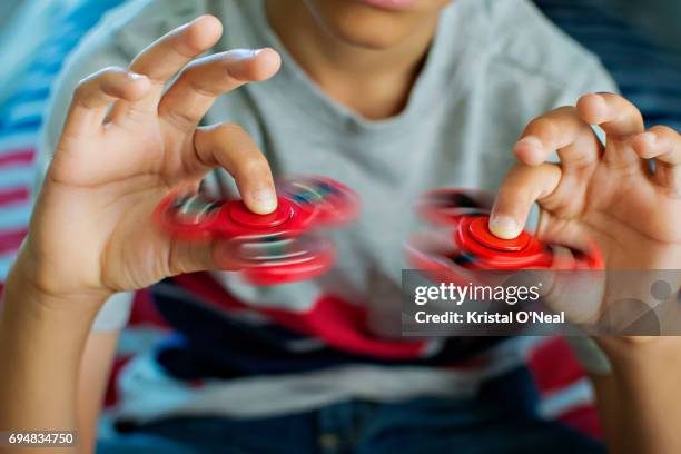 fidget spinner - fidget spinner stock pictures, royalty-free photos & images