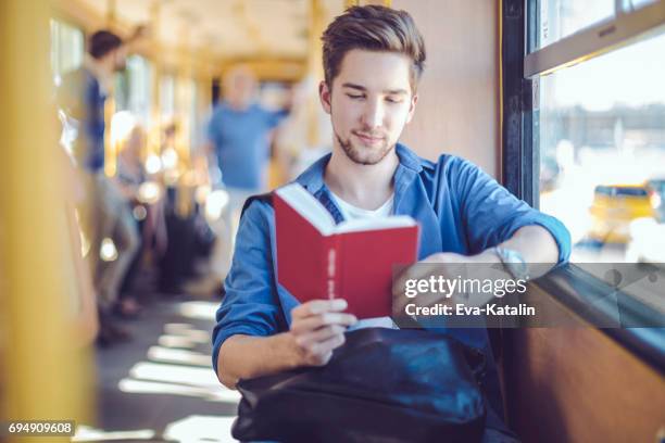 lezen van een boek - cable car stockfoto's en -beelden