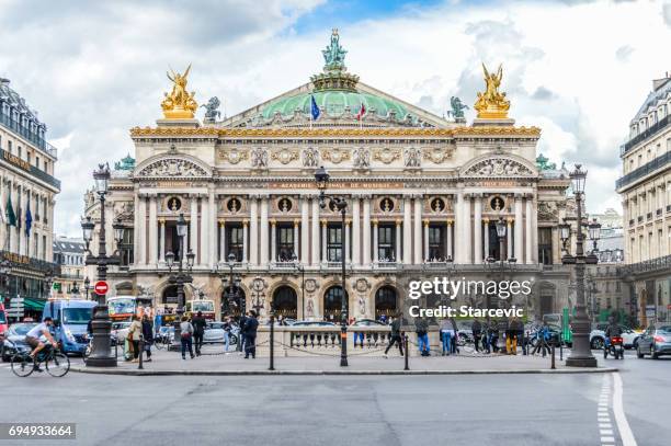 architecture majestueuse du palais garnier - opéra garnier photos et images de collection