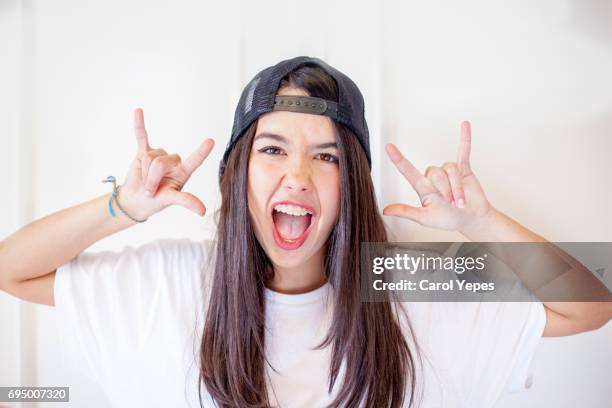 cool brunette girl teenager portrait - heavy metal - fotografias e filmes do acervo