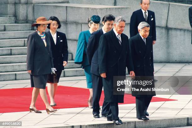 Brazilian President Fernando Henrique Cardoso and his wife Ruth Cardoso are escorted by Emperor Akihito and Empress Michiko during the welcome...