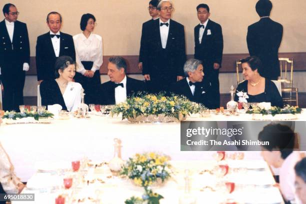 Brazilian President Fernando Henrique Cardoso and his wife Ruth Cardoso talk with Emperor Akihito and Empress Michiko during the state dinner at the...