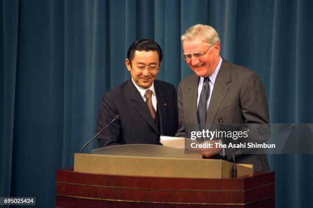 Ambassador to Japan Walter Mondale and Japanese Prime Minister Ryutaro Hashimoto attend a joint press conference to announce Japan and the United...