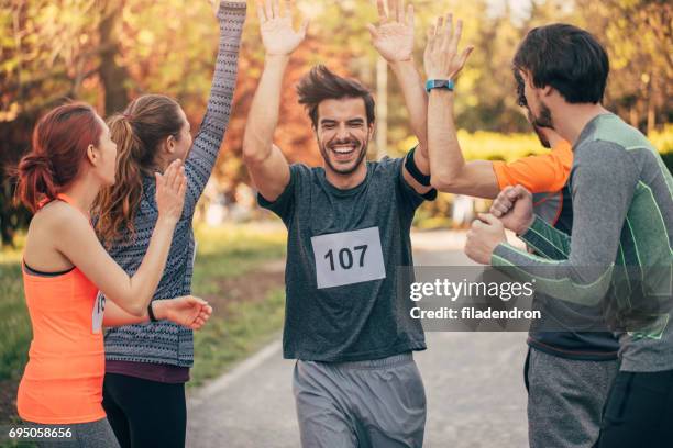 man at the finish line - the end imagens e fotografias de stock