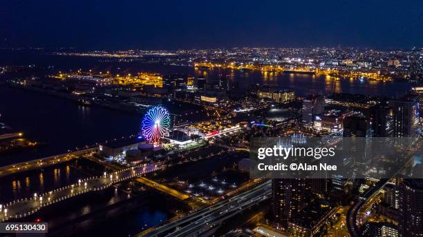 tokyo bay from the air - 飛ぶ stock-fotos und bilder