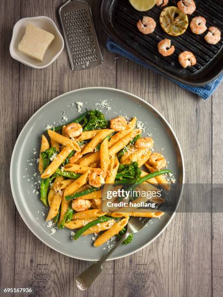 healthy pasta with broccoli and prawn salad - green bean pasta stock pictures, royalty-free photos & images