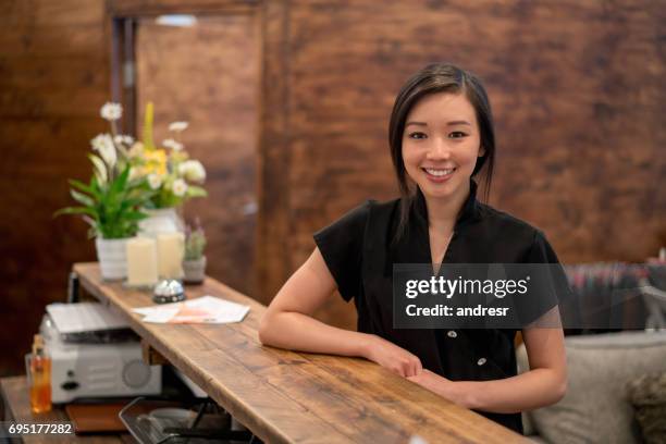 asian woman working at a spa - beautician stock pictures, royalty-free photos & images