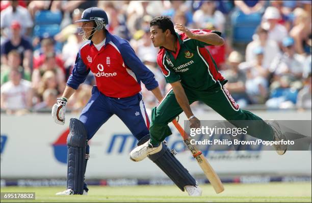 Mashrafe Bin Mortaza of Bangladesh bowls as Marcus Trescothick of England backs up during the NatWest One Day International between England and...