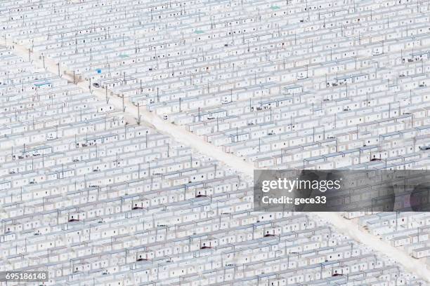 aerial view de chantier hébergement victimes de tremblement de terre - building site accidents photos et images de collection