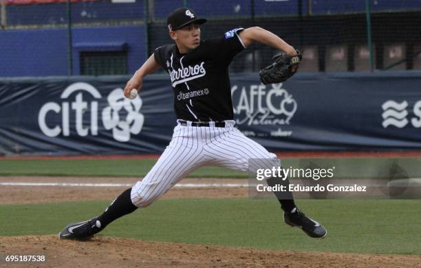 Erick Casillas of Guerreros de Oaxaca delivers a pitch during the match between Piratas de Campeche and Guerreros de Oaxaca as part of the Liga...