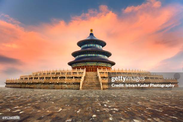 temple of heaven in beijing, china - himmelstempel stock-fotos und bilder