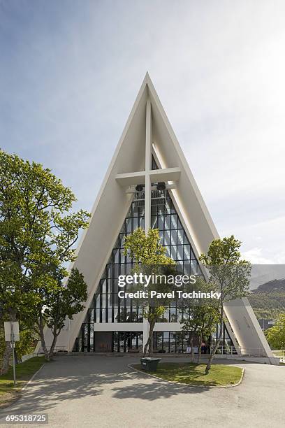 the arctic cathedral in tromso - tromsö stock-fotos und bilder