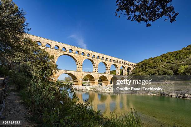 pont du gard, ancient roman aqueduct, france - aqueduct stock pictures, royalty-free photos & images