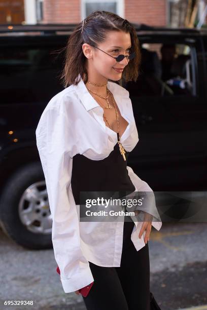 https://media.gettyimages.com/id/695329348/photo/new-york-ny-model-bella-hadid-is-seen-in-the-west-village-on-june-12-2017-in-new-york-city.jpg?s=612x612&w=gi&k=20&c=yrZzD33347HMdYnGcJKni4f__NmlPAyChwACXS-rldk=