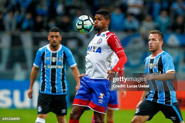 Arthur of Gremio battles for the ball against Matheus Reis of Bahia during the match between Gremio and Bahia as part of Brasileirao Series A 2017,...