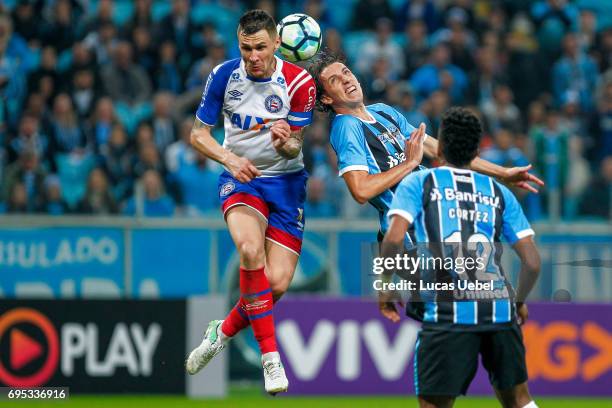 Pedro Geromel of Gremio battles for the ball against Tiago of Bahia during the match between Gremio and Bahia as part of Brasileirao Series A 2017,...