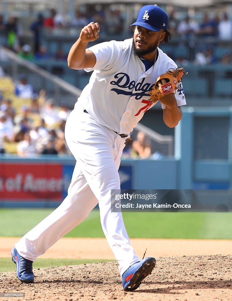 Cincinnati Reds v Los Angeles Dodgers