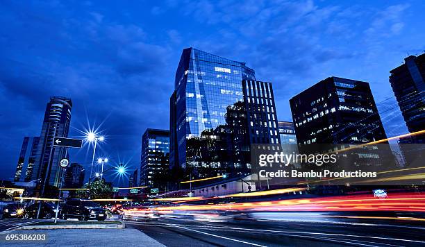 street lights on avenue - municipal market of sao paulo stockfoto's en -beelden