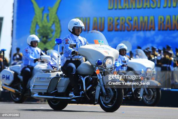 military police from the indonesian air force army - the-indonesian-national-air-force-parade stock pictures, royalty-free photos & images