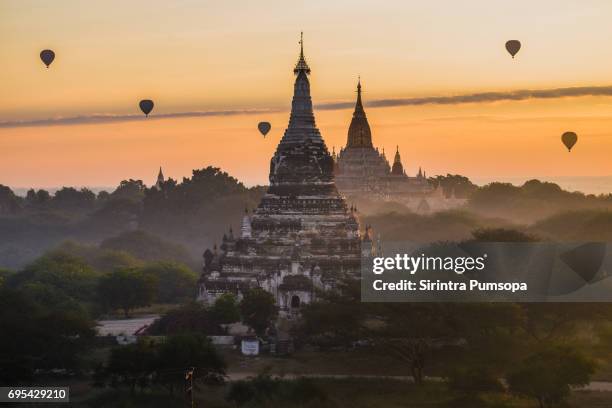 hot-air balloons flying over ananda temple at early morning, bagan, myanmar - bagan temples damaged in myanmar earthquake stock pictures, royalty-free photos & images