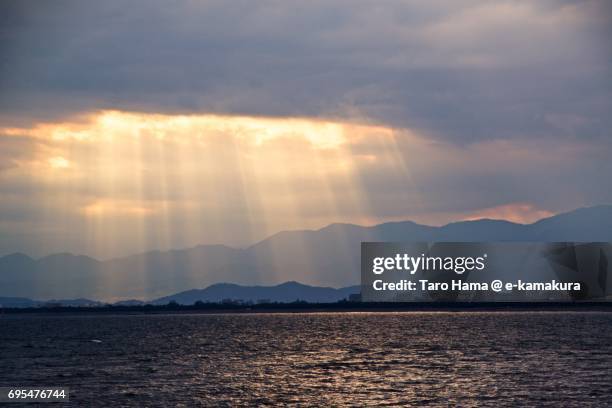 sunbeam on tanzawa mountains, sagami bay and the town in chigasaki in the sunset - chigasaki beach stock pictures, royalty-free photos & images