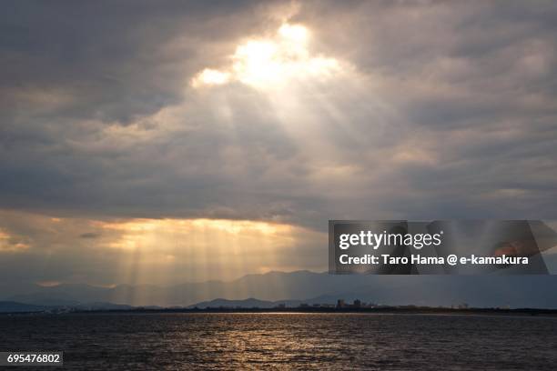 sunbeam on tanzawa mountains, sagami bay and the town in chigasaki in the sunset - chigasaki beach stock pictures, royalty-free photos & images