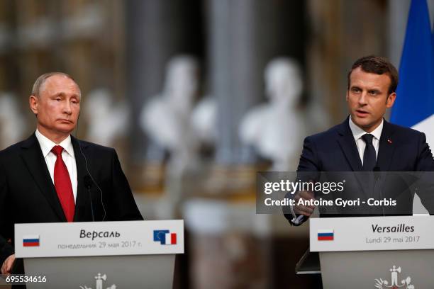 Russian President Vladimir Putin and French President Emmanuel Macron hold a joint press conference at 'Chateau de Versailles' on May 29, 2017 in...