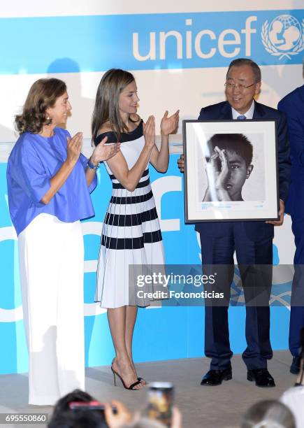 Queen Letizia of Spain delivers a 2017 UNICEF Award to Ban Ki-moon at the CSIC on June 13, 2017 in Madrid, Spain.