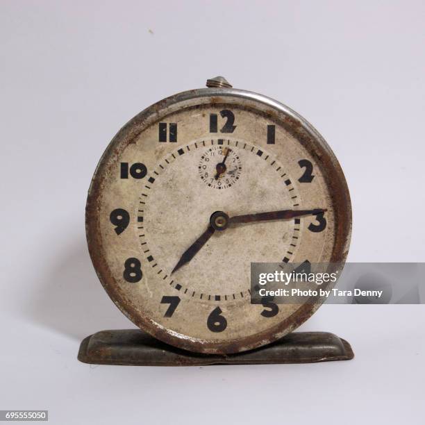 Busted Rusted Clock 108 Broken Alarm Clock Stock Photos, High-Res Pictures, and Images ...