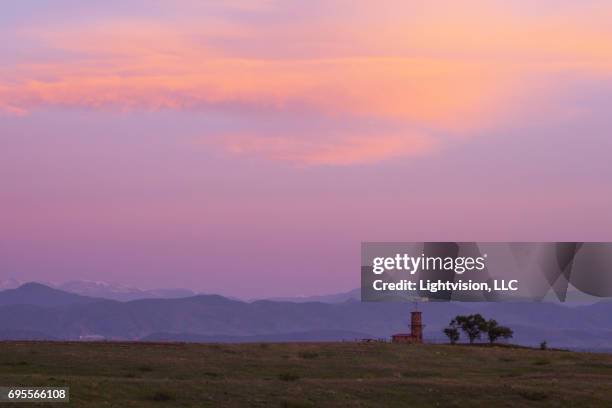 windmill farm in highlands ranch, colorado - highlands ranch colorado 個照片及圖片檔