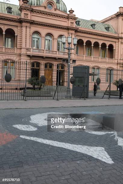 Graffiti depicting on the street former President Nestor Kirchner is displayed outside the Presidential Palace in Buenos Aires, Argentina, on Monday,...