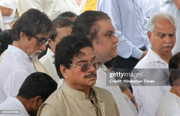 Amitabh Bachchan, Shatrughan Sinha and Ramesh Sippy attend the funeral of the late Bollywood actor Shammi Kapoor at Banganga, Malabar hill in Mumbai.